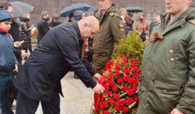 Торжественно-траурная церемония на Пискаревском мемориальном кладбище, посвященная 76-летию Победы