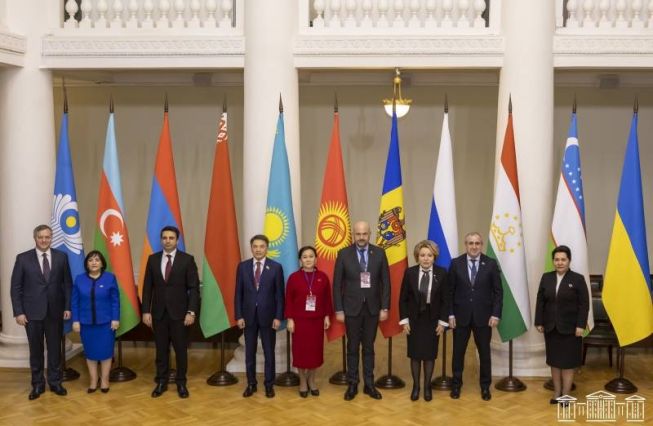 25-26 ноября состоялся визит делегации Парламента НС РА во главе Председателя НС Алена Симоняна в Санкт-Петербург.